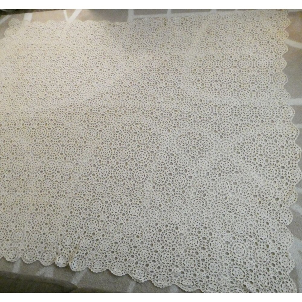 Large Vintage Handmade Beige Crochet Lace Tablecloth 88x98 Excellent Condition